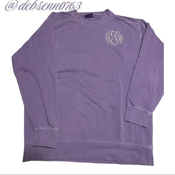 Does anyone have the initials (gTw) I have a  lot 9 Shirts and 1 Dress, all $50. - Picture 11 of 11